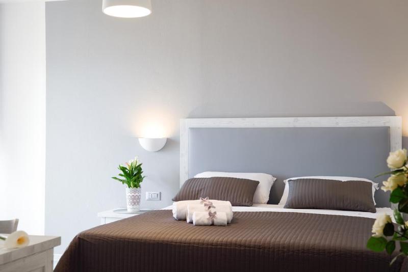 Hotel Gli Ulivi Орозеи Екстериор снимка